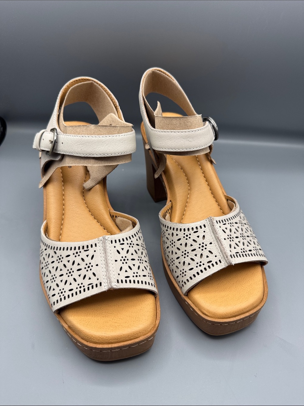 Earth Leather Heeled Quinty Sandals with Perforated
